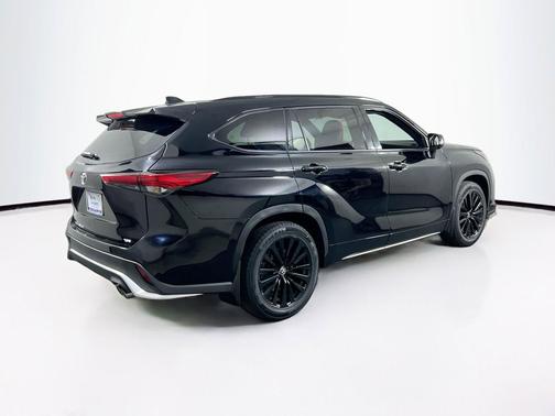 Midnight Black Metallic 2023 Toyota Highlander XSE