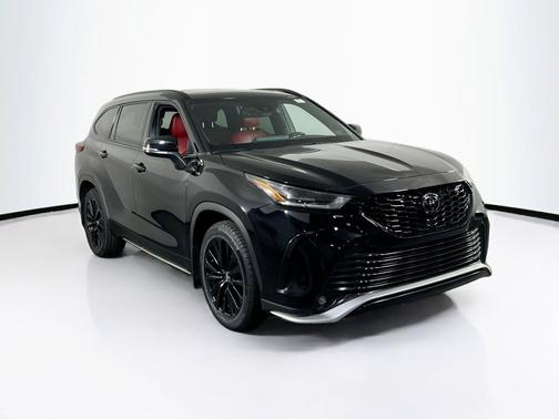 Midnight Black Metallic 2023 Toyota Highlander XSE