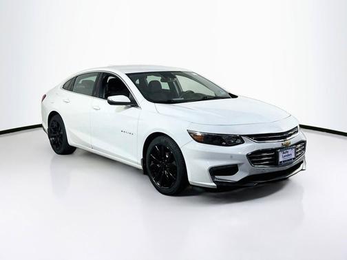 Summit White 2018 Chevrolet Malibu LT