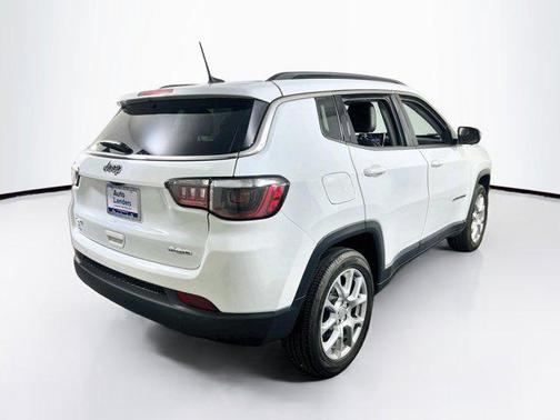 Bright White Clearcoat 2022 Jeep Compass Latitude Lux