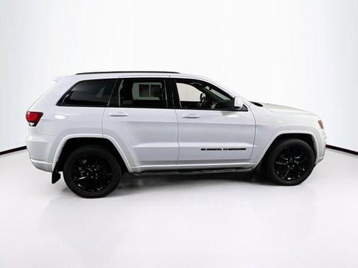 2022 Jeep Grand Cherokee Laredo