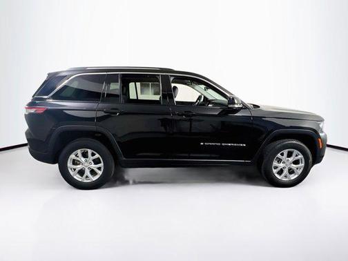 Diamond Black Crystal Pearlcoat 2023 Jeep Grand Cherokee Limited