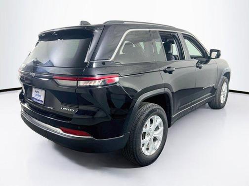 Diamond Black Crystal Pearlcoat 2023 Jeep Grand Cherokee Limited
