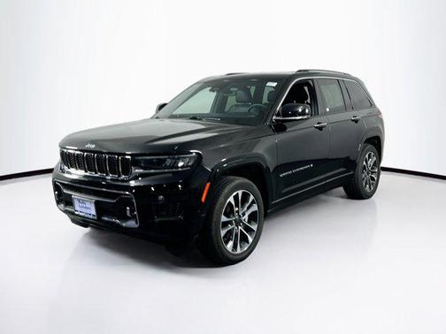 Diamond Black Crystal Pearlcoat 2022 Jeep Grand Cherokee Overland