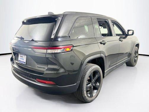 Rocky Mountain Pearlcoat 2023 Jeep Grand Cherokee Limited