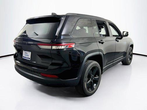 Diamond Black Crystal Pearlcoat 2023 Jeep Grand Cherokee Limited