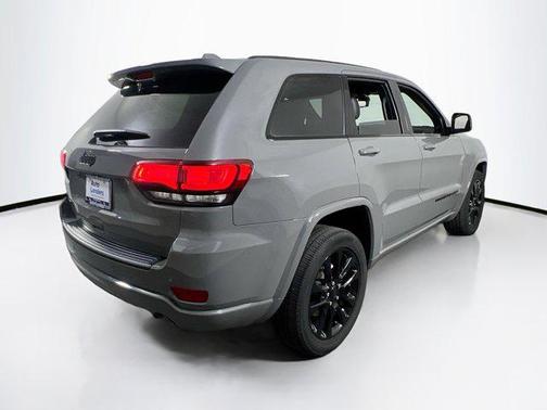 2022 Jeep Grand Cherokee Laredo
