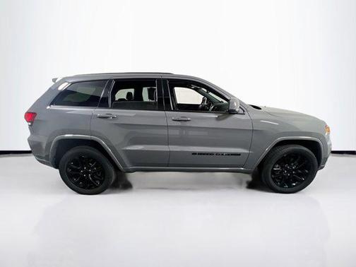 2022 Jeep Grand Cherokee Laredo