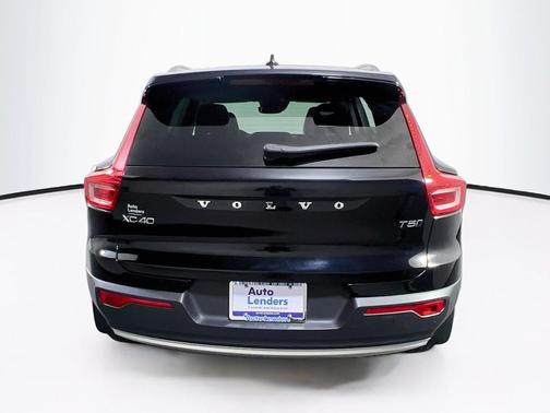 Onyx Black Metallic 2020 Volvo XC40 T5 Momentum