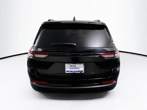 Diamond Black Crystal Pearlcoat 2023 Jeep Grand Cherokee Limited