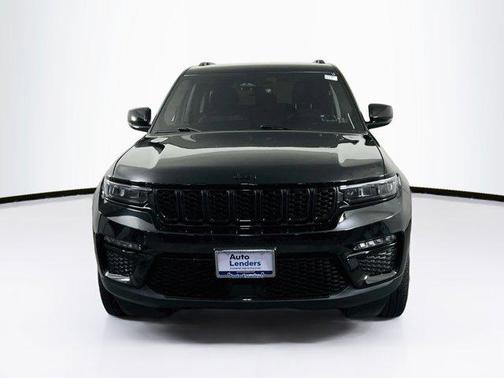 Diamond Black Crystal Pearlcoat 2023 Jeep Grand Cherokee Limited