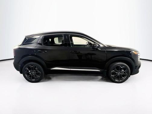 Super Black 2026 Nissan Kicks SR