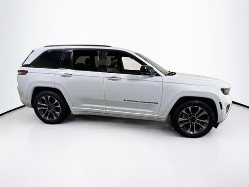 Bright White Clearcoat 2022 Jeep Grand Cherokee Overland