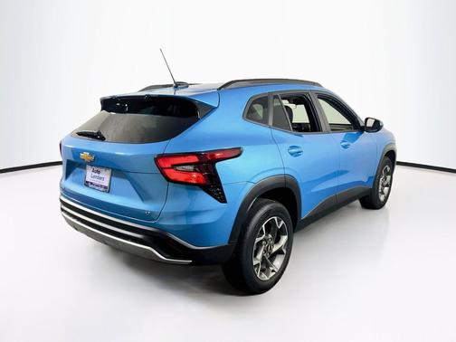Marina Blue Metallic 2025 Chevrolet Trax LT