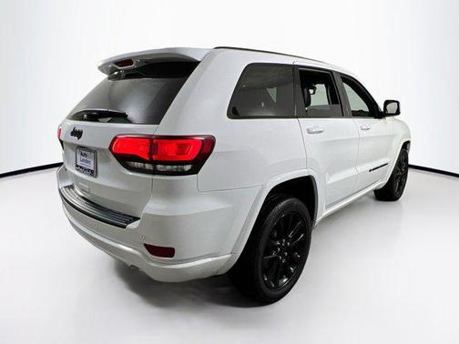 2022 Jeep Grand Cherokee Laredo