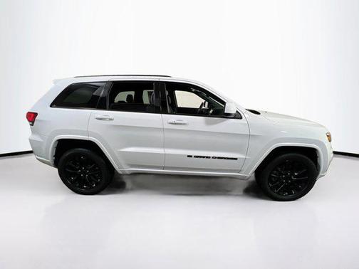 2022 Jeep Grand Cherokee Laredo