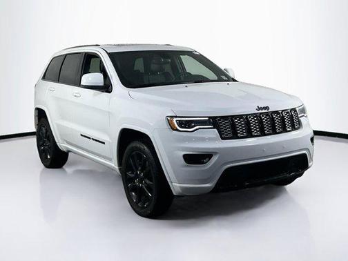 2022 Jeep Grand Cherokee Laredo
