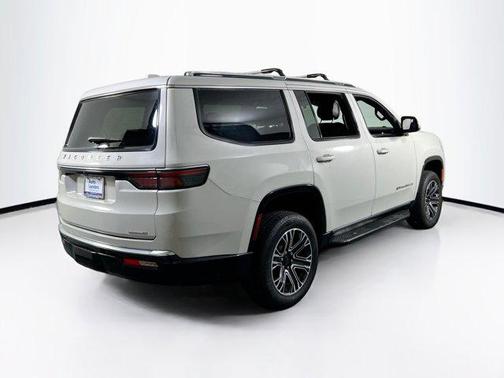 Luxury White Pearlcoat 2022 Jeep Wagoneer Series III 4x4