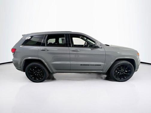 2022 Jeep Grand Cherokee Laredo