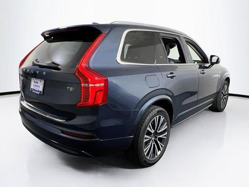 2022 Volvo XC90 T5 Momentum