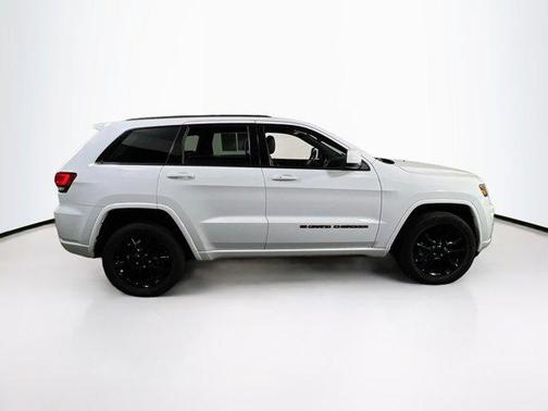 2022 Jeep Grand Cherokee Laredo