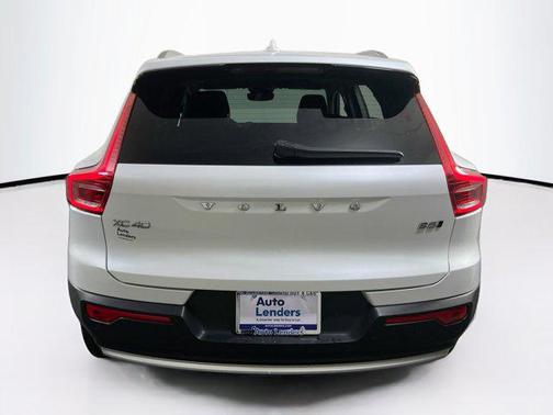 2023 Volvo XC40 B5 Plus Bright Theme