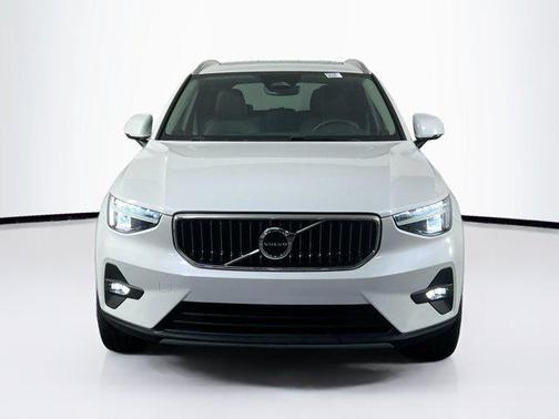 2023 Volvo XC40 B5 Plus Bright Theme