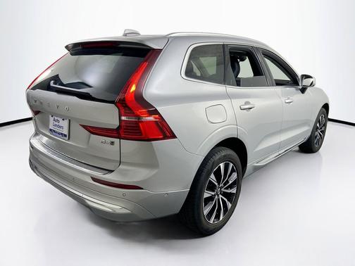 Silver Dawn Metallic 2023 Volvo XC60 B5 Plus Bright Theme