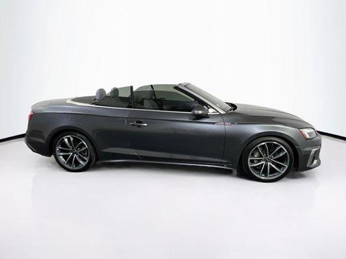 Daytona Gray Pearl Effect/Black Roof 2024 Audi A5 45 S line Premium Plus