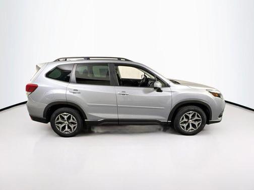 Ice Silver Metallic 2023 Subaru Forester Premium