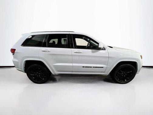 2022 Jeep Grand Cherokee Laredo