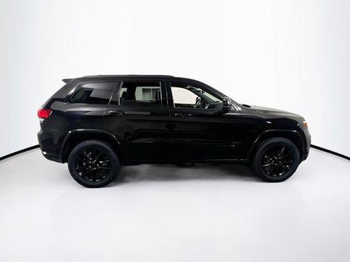 2022 Jeep Grand Cherokee Laredo