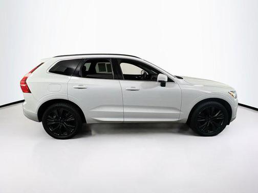2022 Volvo XC60 B5 Momentum