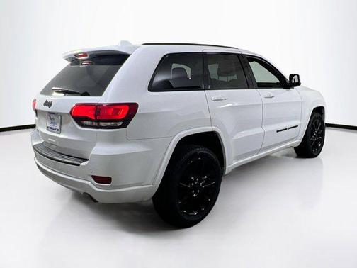 2022 Jeep Grand Cherokee Laredo