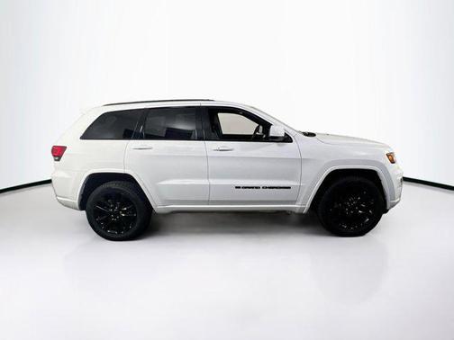 2022 Jeep Grand Cherokee Laredo