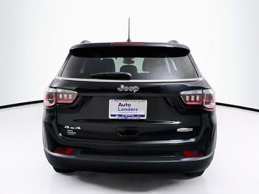 Diamond Black Crystal Pearlcoat 2022 Jeep Compass Latitude