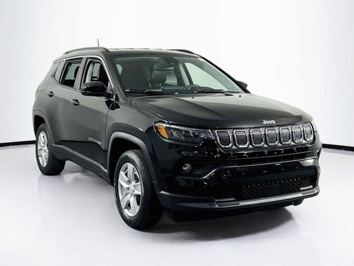 Diamond Black Crystal Pearlcoat 2022 Jeep Compass Latitude