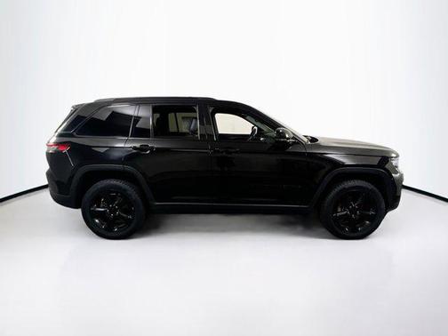 2022 Jeep Grand Cherokee Altitude