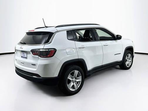 Bright White Clearcoat 2022 Jeep Compass Latitude
