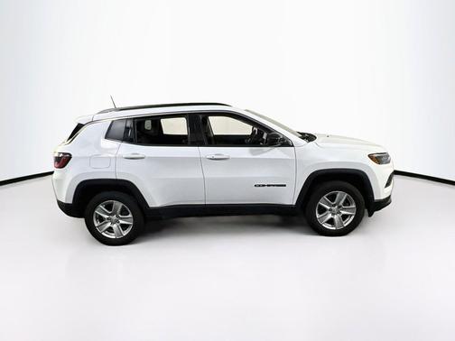 Bright White Clearcoat 2022 Jeep Compass Latitude