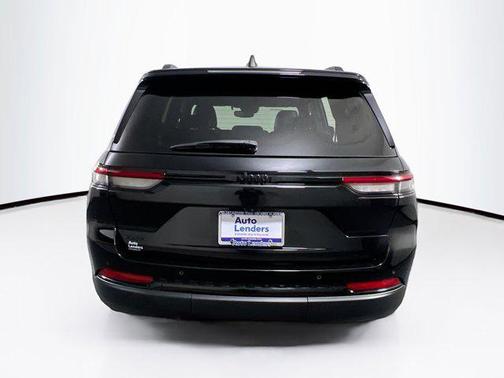 Diamond Black Crystal Pearlcoat 2023 Jeep Grand Cherokee Altitude