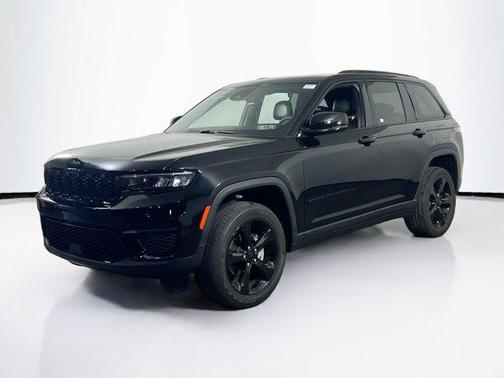 Diamond Black Crystal Pearlcoat 2023 Jeep Grand Cherokee Altitude