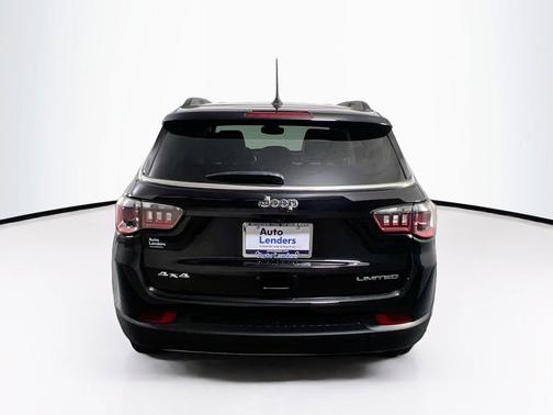 Diamond Black Crystal Pearlcoat 2022 Jeep Compass Limited