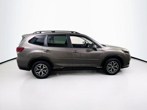 Brilliant Bronze Metallic 2023 Subaru Forester Premium