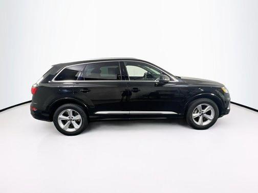 2022 Audi Q7 45 Premium Plus
