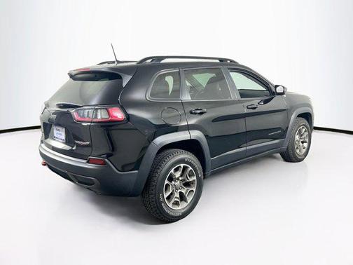 Diamond Black Crystal Pearlcoat 2022 Jeep Cherokee Trailhawk