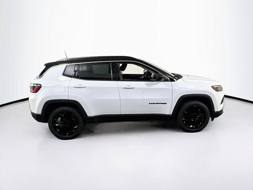 Bright White Clearcoat 2022 Jeep Compass Limited
