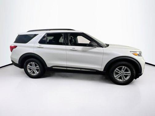 Star White Metallic Tri-Coat 2021 Ford Explorer XLT