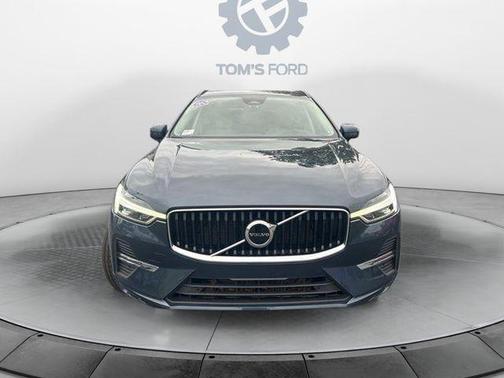 2022 Volvo XC60 B5 Momentum