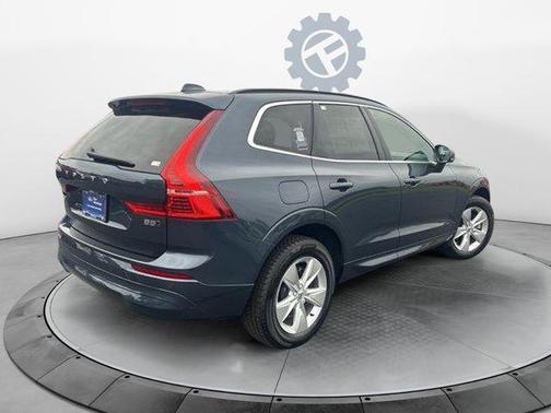 2022 Volvo XC60 B5 Momentum